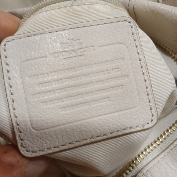 Coach Isabella - Picture 14 of 14